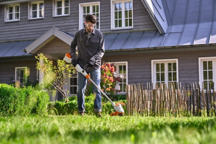 Podkaszarka akumulatorowa STIHL FSA 50 SET