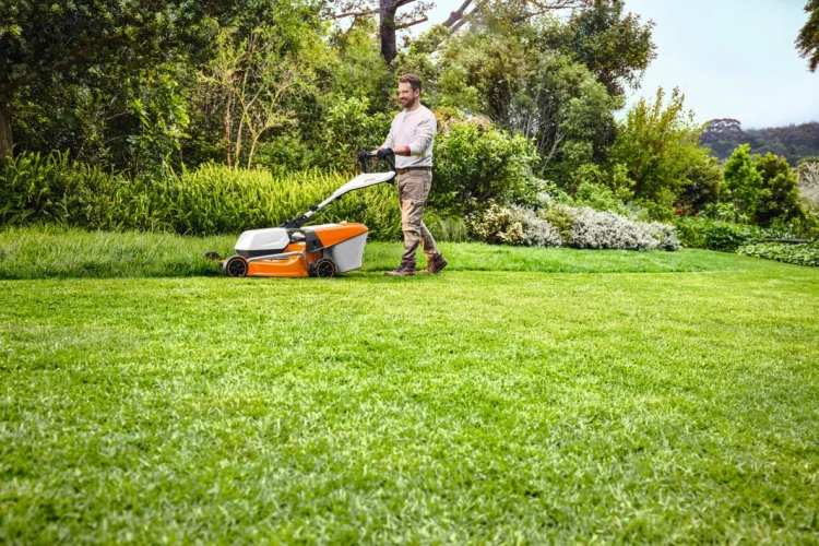 Kosiarka STIHL RMA 253.3 SET z akumulatorem AK 30 S i ładowarką AL 101