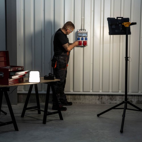 Naświetlacz roboczy LED Magnum MultiBattery XS 22 W 2300 lm 4000 K LENA