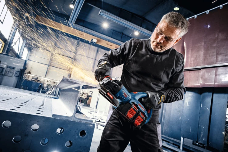 Akumulatorowa szlifierka kątowa EXPERT EXWS18V2-230P