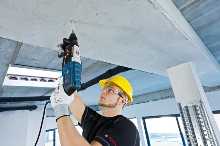 Młot udarowo-obrotowy Bosch Professional GBH 2-28 880 W 3,2 J SDS plus