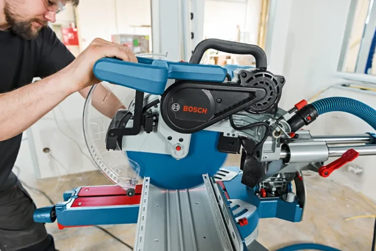 Ukośnica z posuwem Bosch Professional GCM 12 SDE 1800 W 305 mm