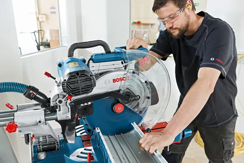 Cechy ukośnicy Bosch Professional GCM 12 SDE 1800 W 305 mm